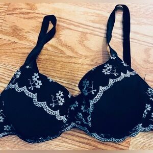 Black Lace Bra With White Embroidery Size 42 C Padded W/Underwire